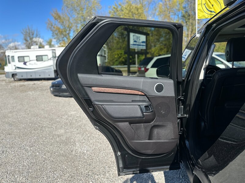 2017 Land Rover Discovery HSE   - Photo 31 - Logansport, IN 46947