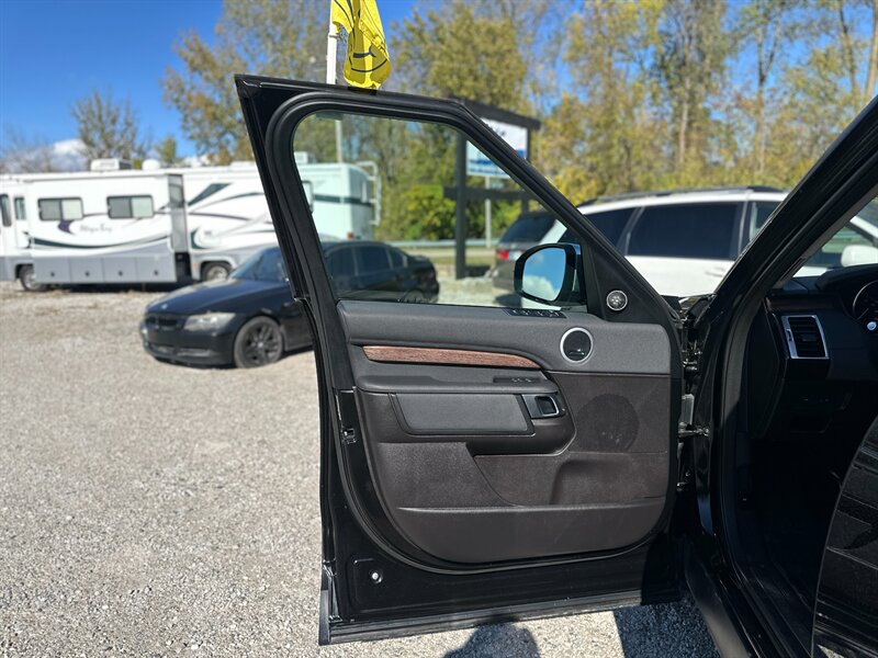 2017 Land Rover Discovery HSE   - Photo 18 - Logansport, IN 46947