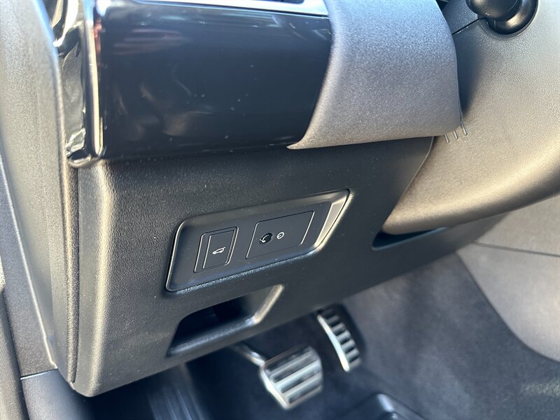 2017 Land Rover Discovery HSE   - Photo 21 - Logansport, IN 46947