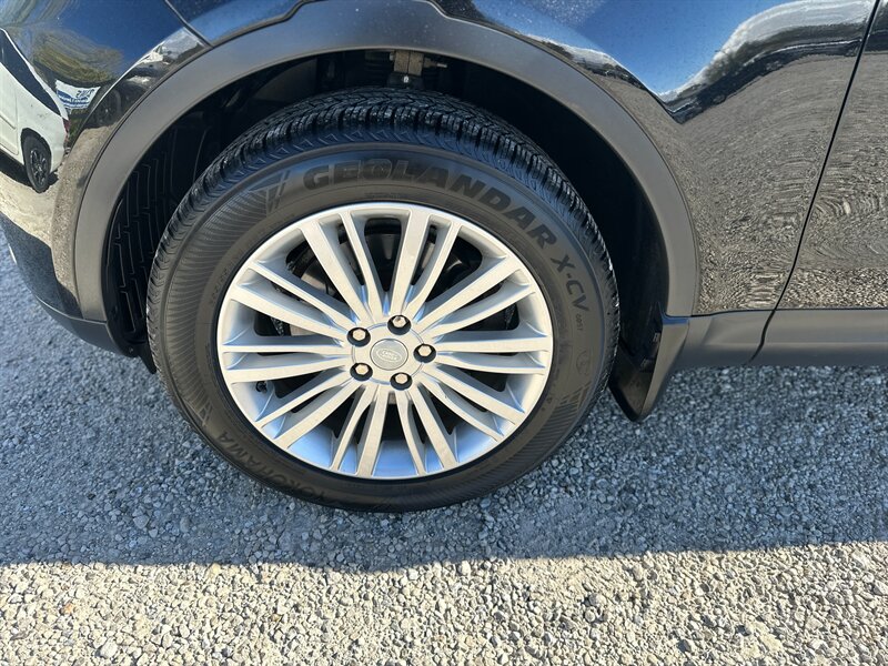 2017 Land Rover Discovery HSE   - Photo 11 - Logansport, IN 46947