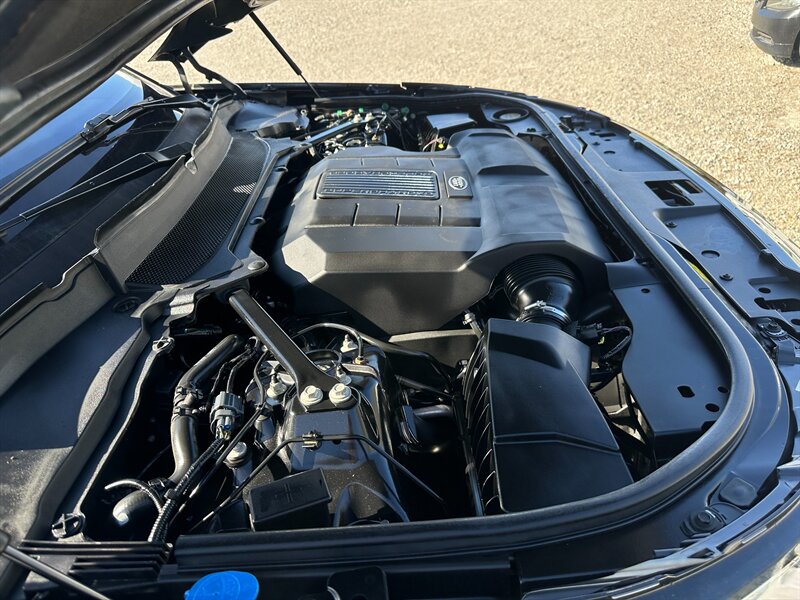 2017 Land Rover Discovery HSE   - Photo 16 - Logansport, IN 46947