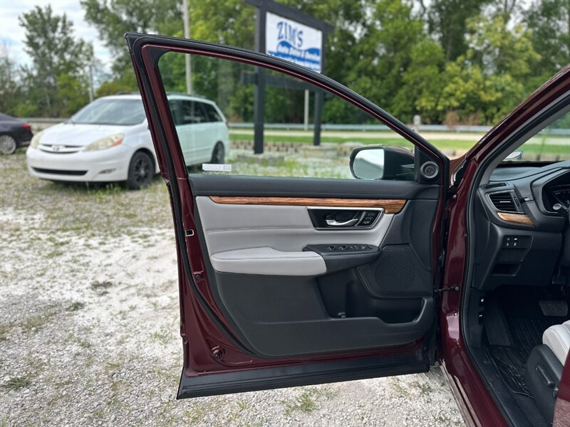 2019 Honda CR-V Touring photo 18