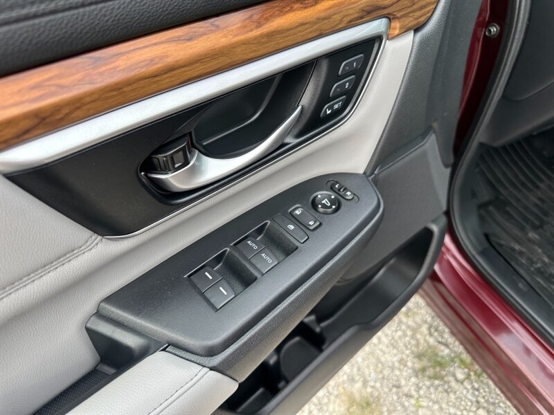 2019 Honda CR-V Touring photo 19