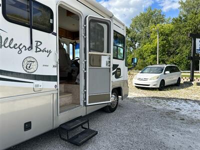 2001 Ford F-550   - Photo 8 - Logansport, IN 46947