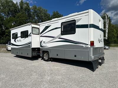 2001 Ford F-550   - Photo 4 - Logansport, IN 46947