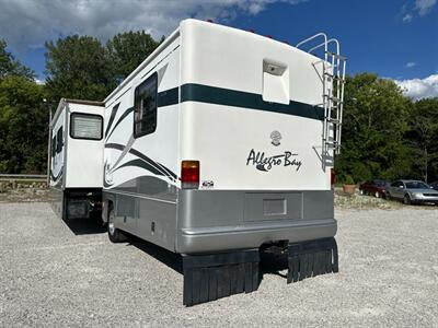 2001 Ford F-550   - Photo 5 - Logansport, IN 46947