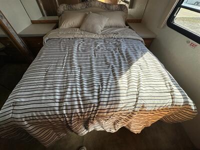 2001 Ford F-550   - Photo 18 - Logansport, IN 46947