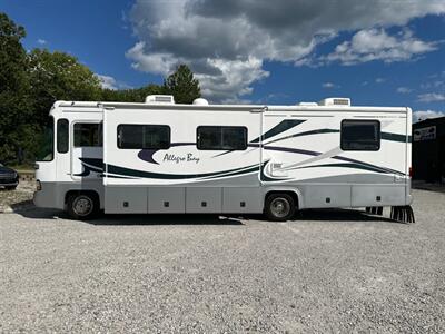 2001 Ford F-550   - Photo 3 - Logansport, IN 46947