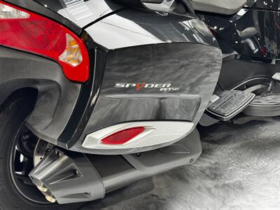 2014 BOMBARDIER SPYDER RTS   - Photo 11 - Pembroke Park, FL 33009
