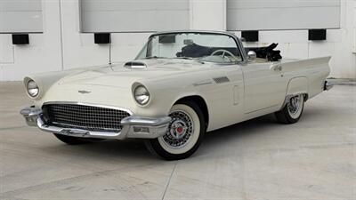 1957 Ford Thunderbird   - Photo 1 - Pembroke Park, FL 33009
