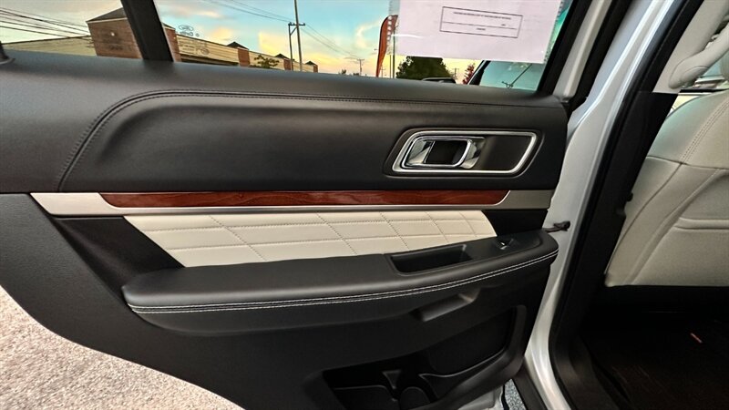 2017 Ford Explorer Platinum   - Photo 45 - Lafayette, IN 47904