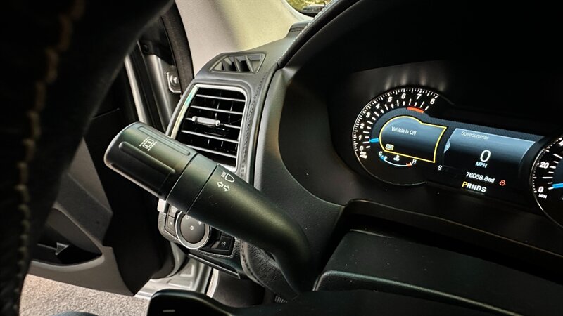 2017 Ford Explorer Platinum   - Photo 32 - Lafayette, IN 47904