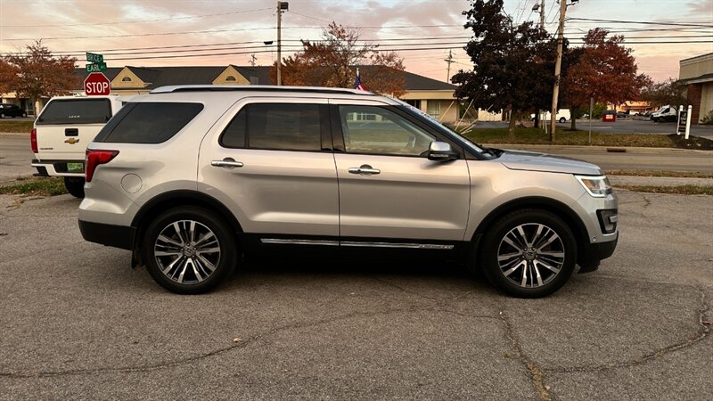 2017 Ford Explorer Platinum   - Photo 10 - Lafayette, IN 47904