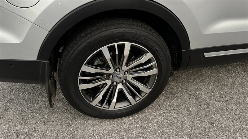 2017 Ford Explorer Platinum   - Photo 16 - Lafayette, IN 47904