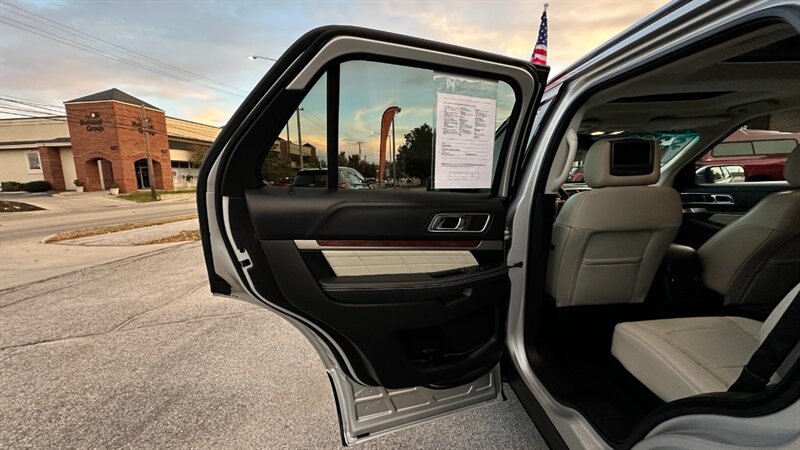 2017 Ford Explorer Platinum   - Photo 44 - Lafayette, IN 47904
