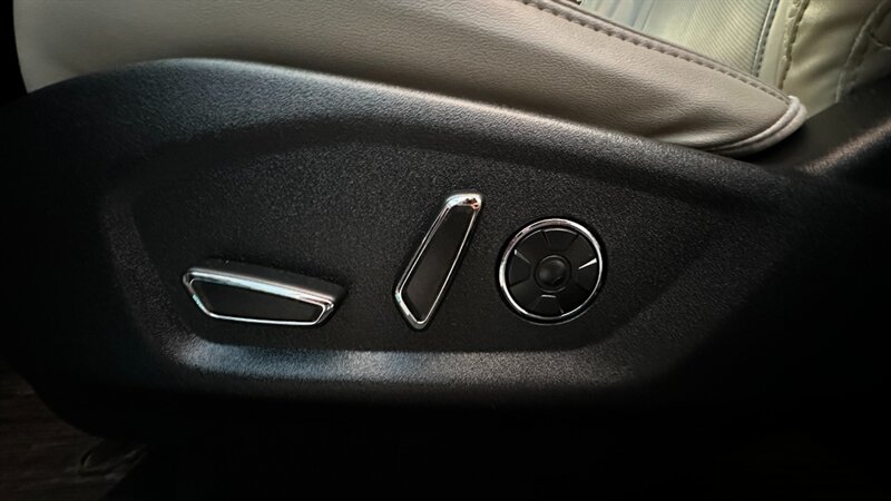 2017 Ford Explorer Platinum   - Photo 26 - Lafayette, IN 47904