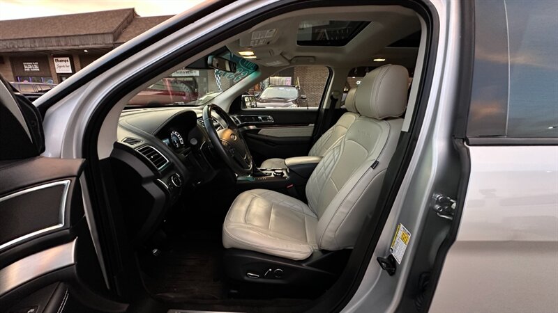 2017 Ford Explorer Platinum   - Photo 24 - Lafayette, IN 47904