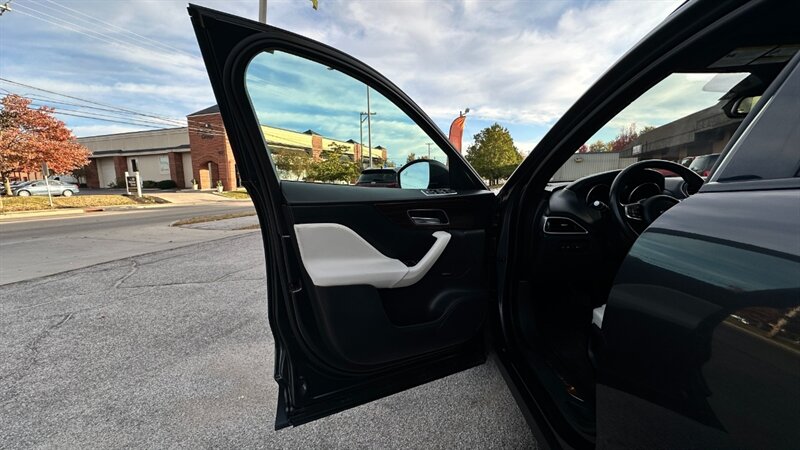 2018 Jaguar F-PACE 25t Prestige   - Photo 23 - Lafayette, IN 47904