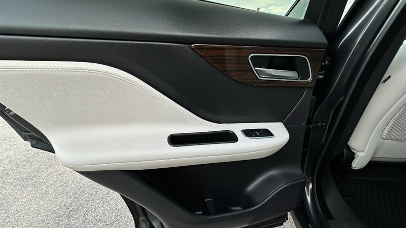 2018 Jaguar F-PACE 25t Prestige   - Photo 53 - Lafayette, IN 47904