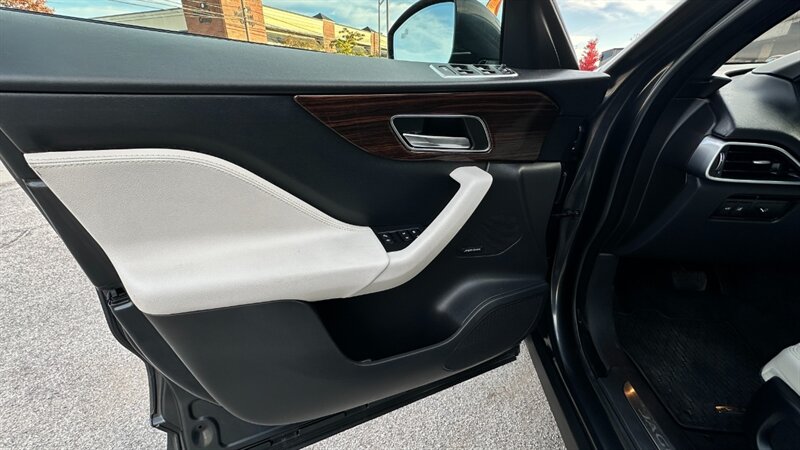 2018 Jaguar F-PACE 25t Prestige   - Photo 24 - Lafayette, IN 47904