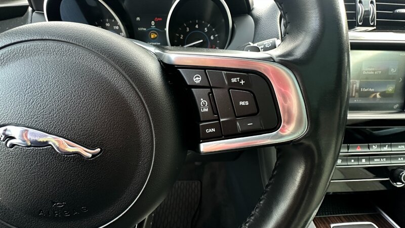2018 Jaguar F-PACE 25t Prestige   - Photo 35 - Lafayette, IN 47904