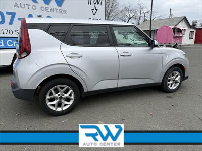2020 Kia Soul S - Photo 2 - Ukiah, CA 95482
