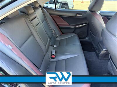 2018 Lexus IS 300   - Photo 19 - Ukiah, CA 95482