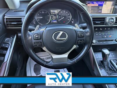 2018 Lexus IS 300   - Photo 14 - Ukiah, CA 95482