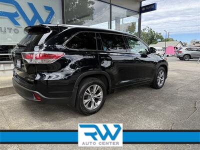 2015 Toyota Highlander XLE   - Photo 2 - Ukiah, CA 95482