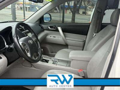 2013 Toyota Highlander Plus   - Photo 10 - Ukiah, CA 95482
