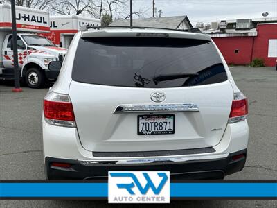 2013 Toyota Highlander Plus   - Photo 5 - Ukiah, CA 95482