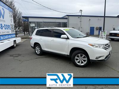 2013 Toyota Highlander Plus   - Photo 2 - Ukiah, CA 95482