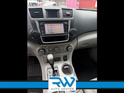 2013 Toyota Highlander Plus   - Photo 8 - Ukiah, CA 95482