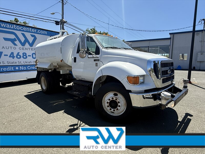 2013 Ford F-750 Super Duty   - Photo 1 - Ukiah, CA 95482