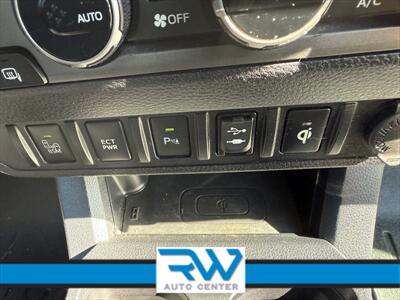 2017 Toyota Tacoma TRD Sport   - Photo 11 - Ukiah, CA 95482