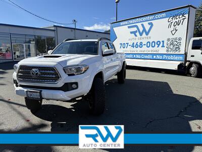 2017 Toyota Tacoma TRD Sport   - Photo 2 - Ukiah, CA 95482