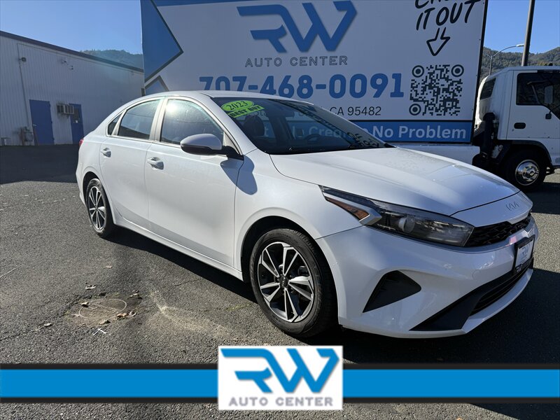 2023 Kia Forte LXS's photo