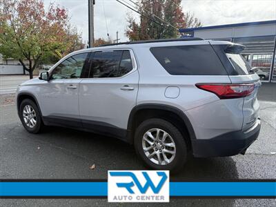 2019 Chevrolet Traverse LT Cloth   - Photo 2 - Ukiah, CA 95482