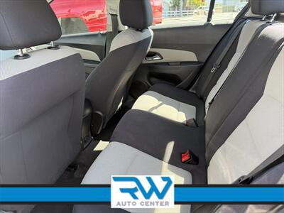 2015 Chevrolet Cruze LS Auto   - Photo 6 - Ukiah, CA 95482