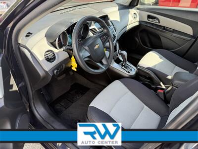 2015 Chevrolet Cruze LS Auto   - Photo 8 - Ukiah, CA 95482