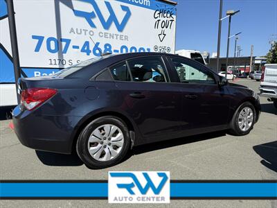 2015 Chevrolet Cruze LS Auto   - Photo 2 - Ukiah, CA 95482