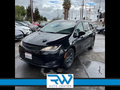 2018 Chrysler Pacifica Touring Plus   - Photo 1 - Ukiah, CA 95482