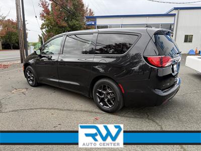 2018 Chrysler Pacifica Touring Plus - Photo 3 - Ukiah, CA 95482