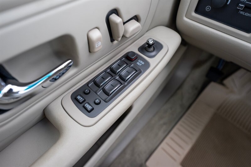 1999 Cadillac DeVille D'elegance - Photo 46 - Sarasota, FL 34243