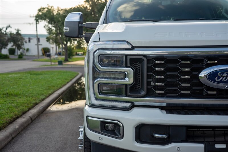 2024 Ford F-350 Super Duty Limited   - Photo 14 - Sarasota, FL 34243