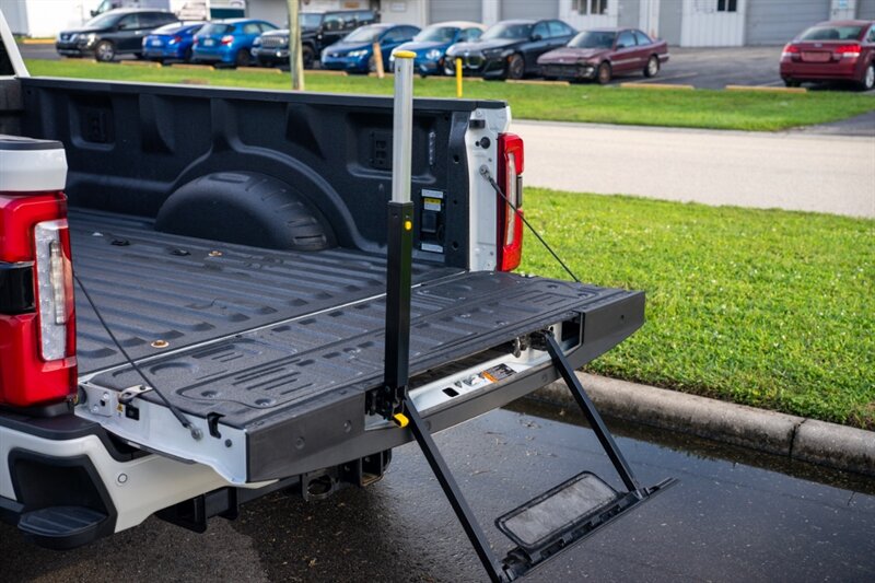 2024 Ford F-350 Super Duty Limited   - Photo 12 - Sarasota, FL 34243