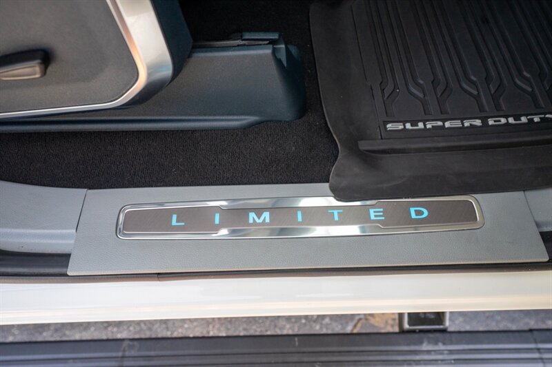 2024 Ford F-350 Super Duty Limited   - Photo 44 - Sarasota, FL 34243