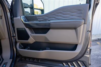 2025 Ford F-450 Super Duty Platinum Plus   - Photo 39 - Sarasota, FL 34243