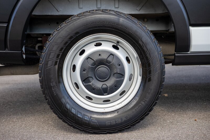 2024 Ford Transit 250 Cargo van - Photo 19 - Sarasota, FL 34243