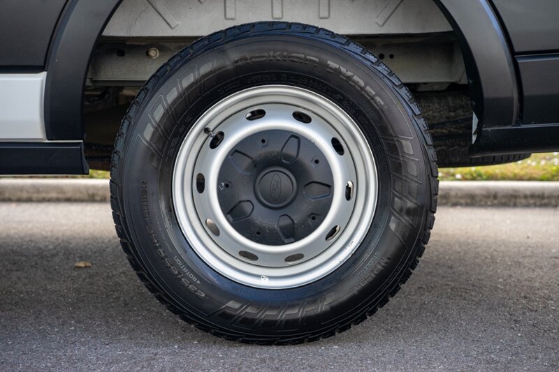 2024 Ford Transit 250 Cargo van - Photo 18 - Sarasota, FL 34243